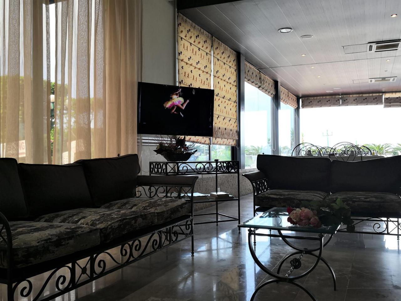 Holiday Suites Hotel & Beach Resort Jounieh Εξωτερικό φωτογραφία
